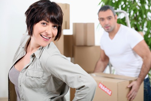Man and van service estimating load size for a local property move